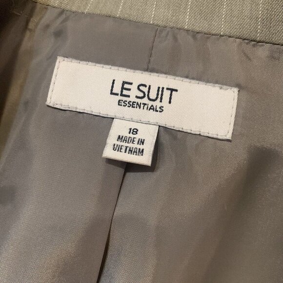 Le Suit. Size 18. Professional PinStripe Blazer. Lined. Rayon Blend. WTC. - Picture 6 of 6